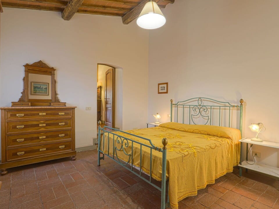 Furniture, Property, Light, Wood, Drawer, Cabinetry, Lighting, Interior Design, Bed Frame, Comfort