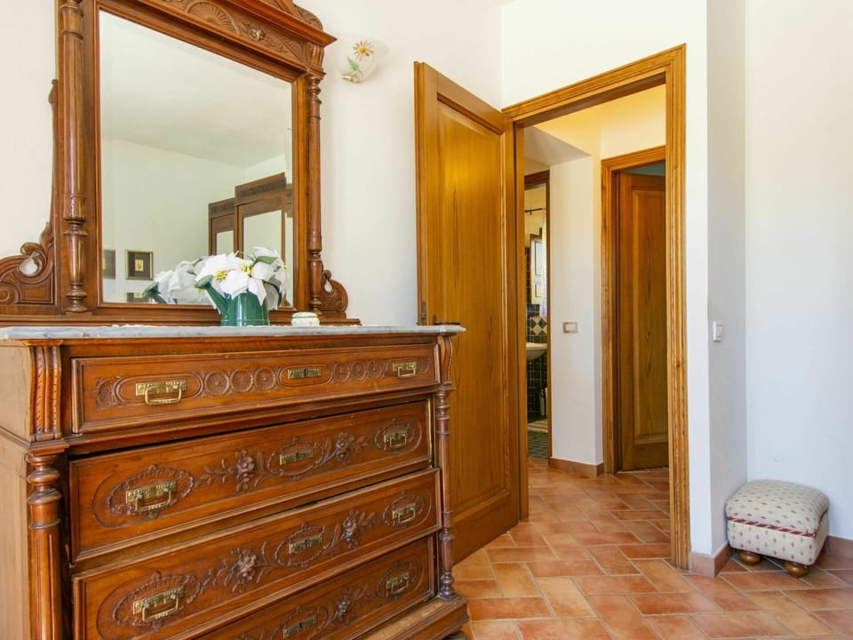 Mirror, Cabinetry, Furniture, Property, Drawer, Wood, Dresser, Interior Design, Wood Stain, Paint