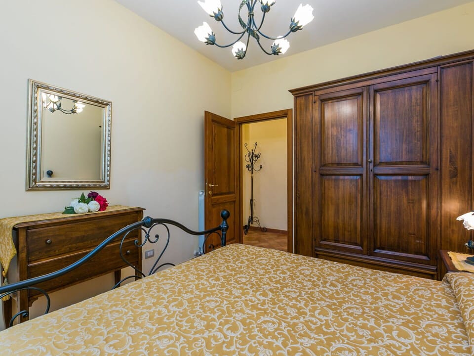 Property, Mirror, Furniture, Cabinetry, Wood, Interior Design, Lighting, Floor, Flooring, Wood Stain