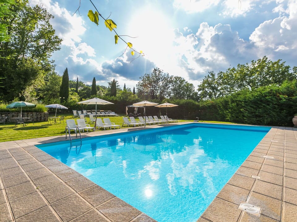 Water, Cloud, Sky, Property, Plant, Swimming Pool, Building, Azure, Tree, Leisure