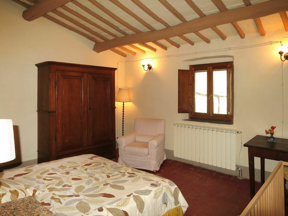 Bed, Bedroom, Room, Furniture, Property, Ceiling, Bed Frame, Bed Sheet, Building, Interior Design