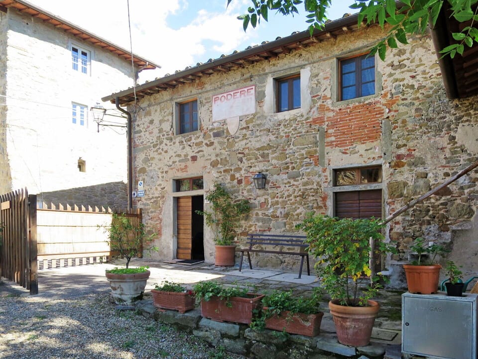 Property, Building, House, Real Estate, Neighbourhood, Courtyard, Architecture, Home, Facade, Cottage