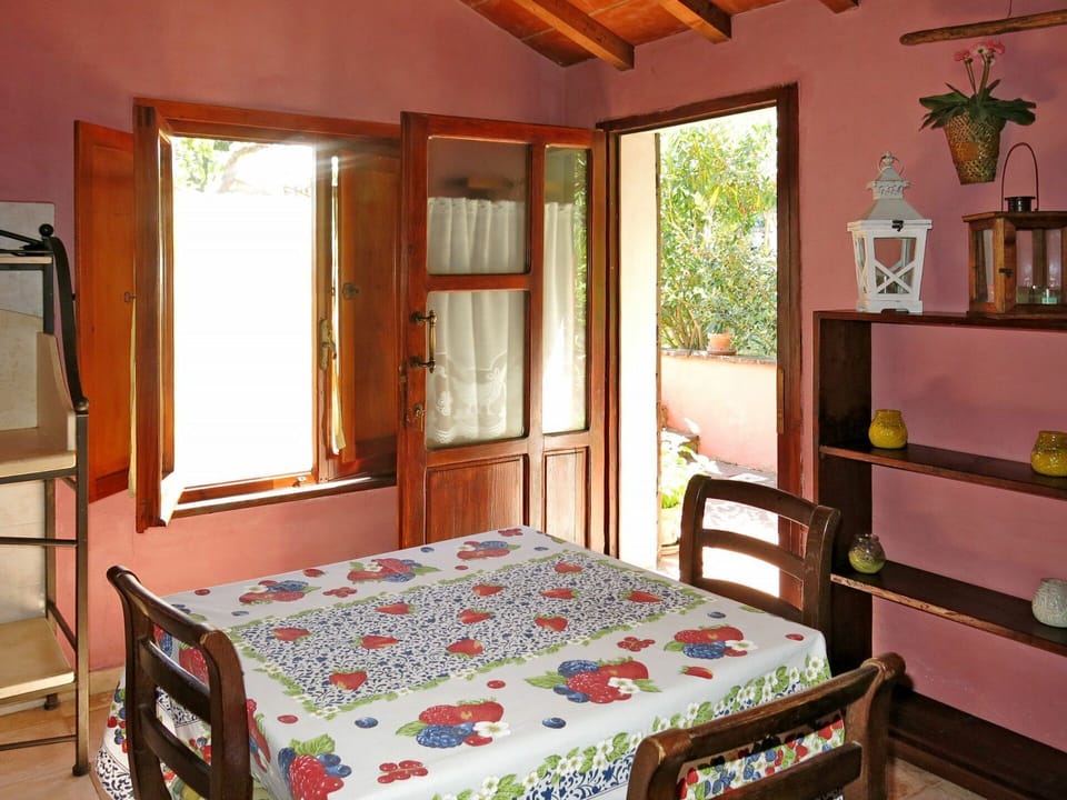 Room, Furniture, Bed, Bedroom, Property, Bed Frame, Bed Sheet, Building, Interior Design, House