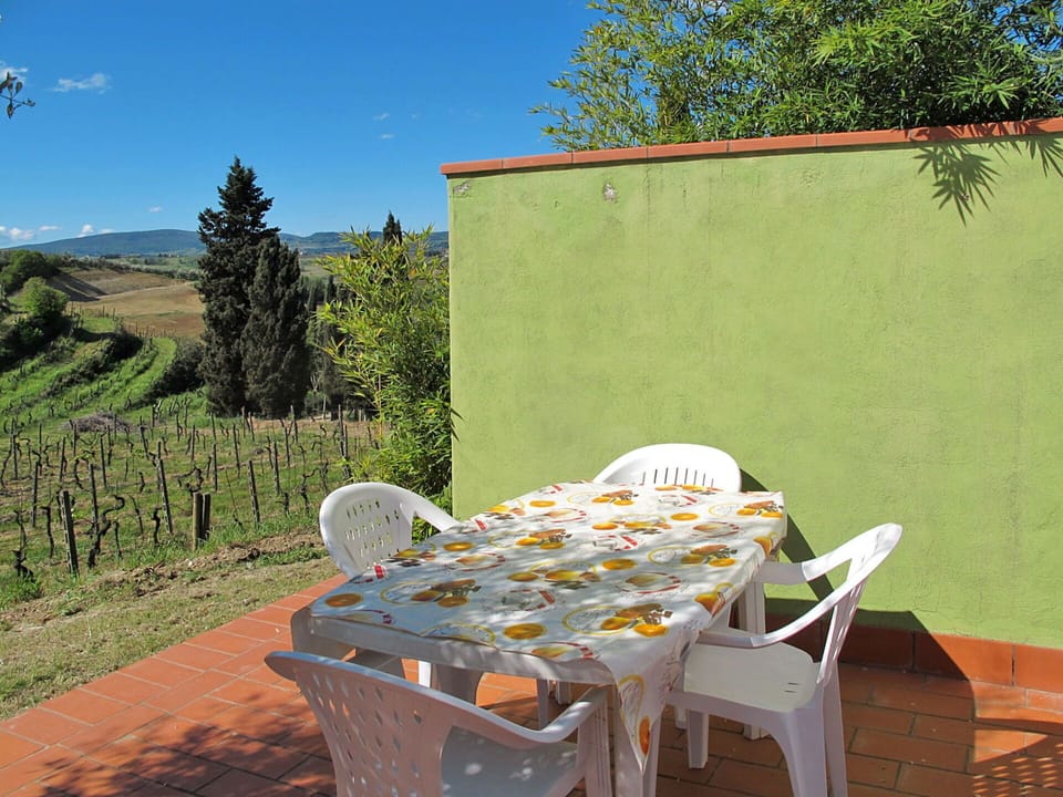 Table, Plant, Sky, Property, Furniture, Green, Chair, Leaf, Wood, Outdoor Table