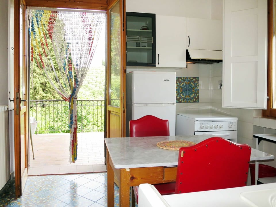 Room, Property, Furniture, Interior Design, Building, House, Table, Home, Door, Floor