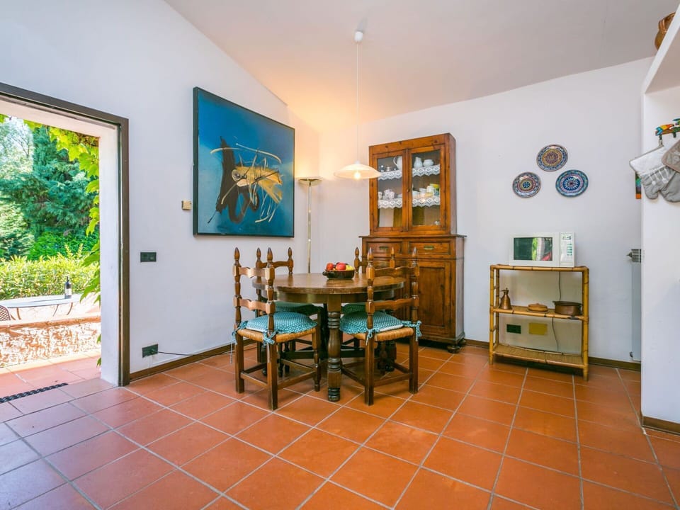 Furniture, Property, Plant, Picture Frame, Table, Wood, Building, Interior Design, Chair, House