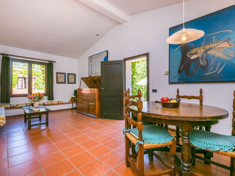 Table, Furniture, Property, Plant, Picture Frame, Azure, Houseplant, Interior Design, Wood, Building
