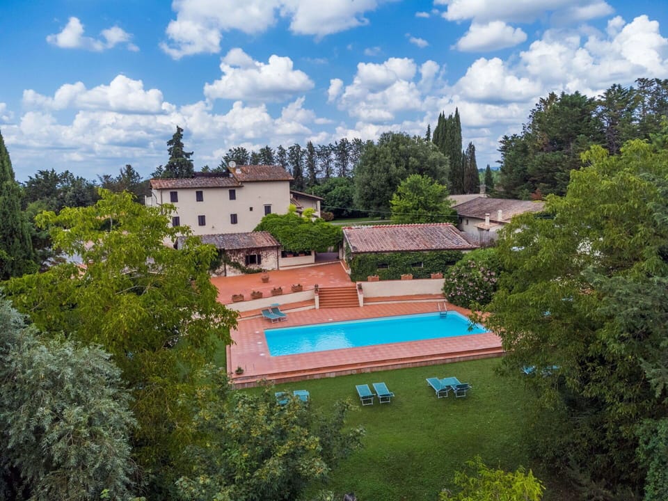 Sky, Cloud, Building, Plant, Tree, Window, Urban Design, House, Leisure, Swimming Pool