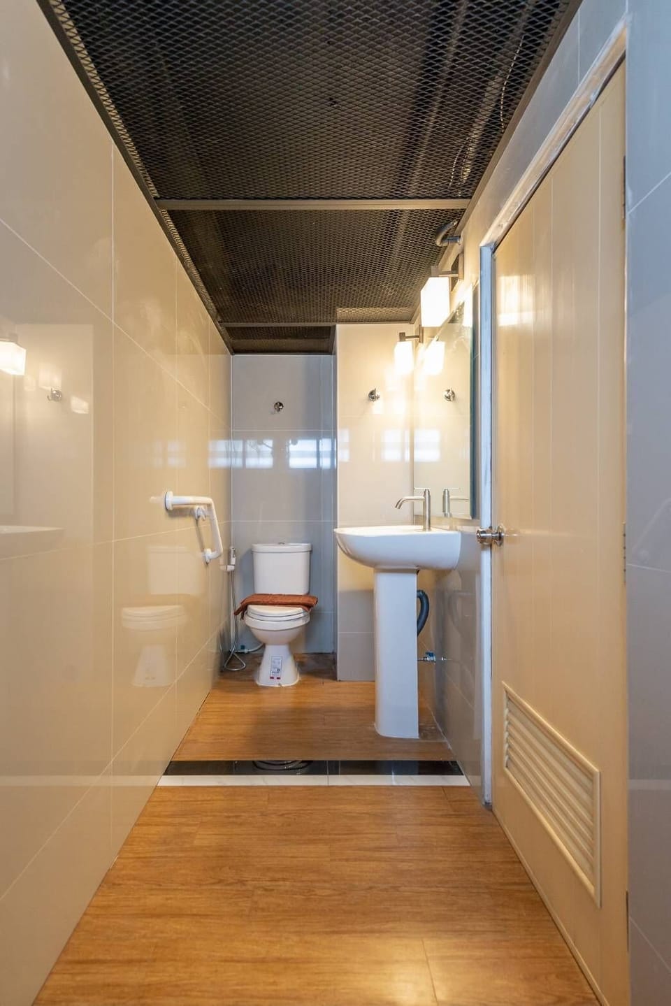 Shower, towels, toilet paper