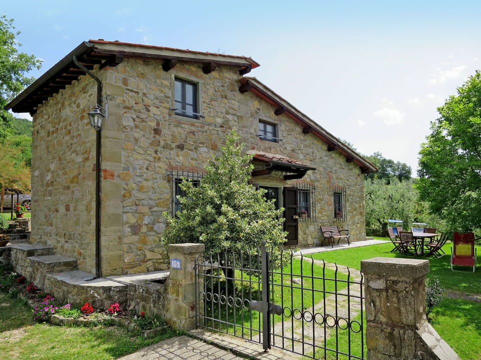 House, Property, Building, Cottage, Home, Wall, Rural Area, Architecture, Real Estate, Farmhouse
