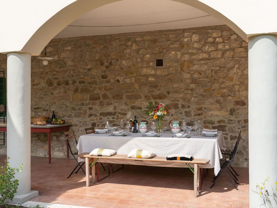 Table, Property, Furniture, Plant, Building, Shade, Outdoor Table, Outdoor Furniture, Interior Design, Tablecloth