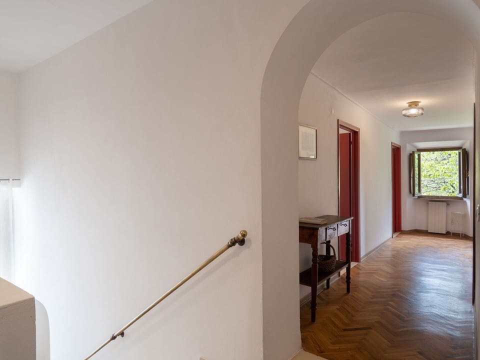 Picture Frame, Wood, Flooring, Floor, Paint, Building, Hall, Hardwood, Laminate Flooring