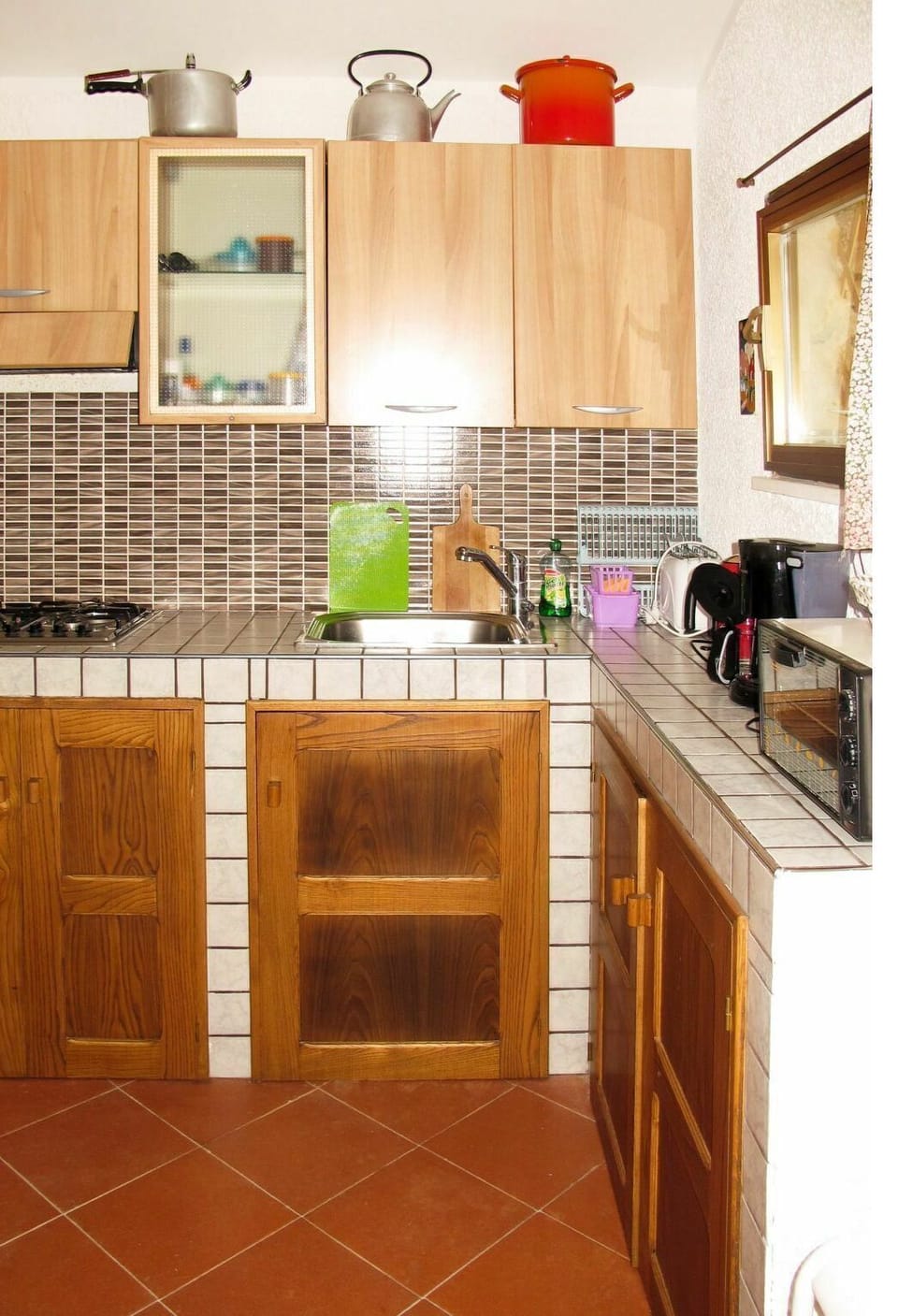 Cabinetry, Room, Kitchen, Countertop, Property, Furniture, Tile, Interior Design, Building, Kitchen Stove