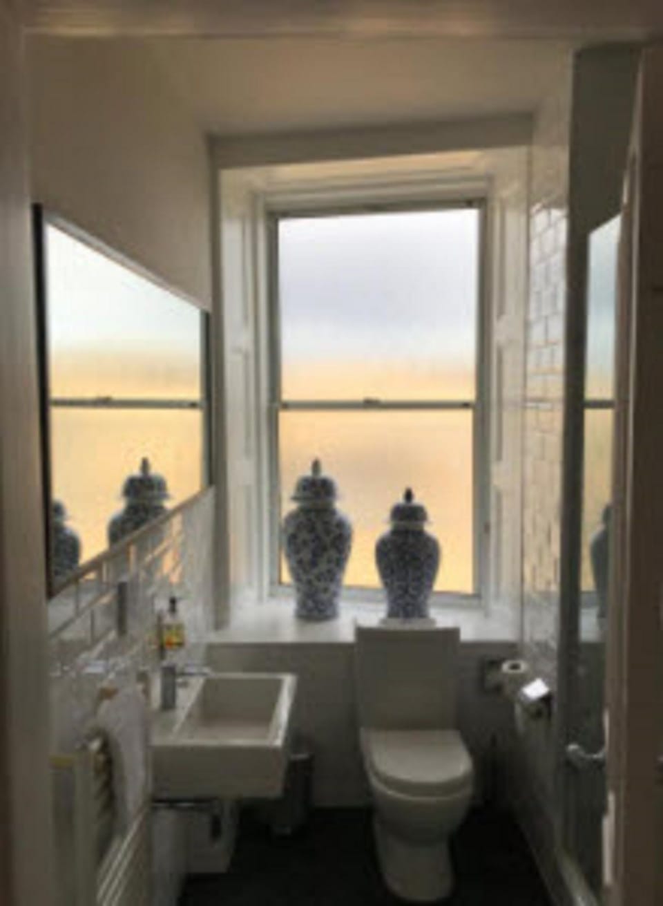 Superior Double Room, Ensuite | Bathroom | Free toiletries, hair dryer, towels