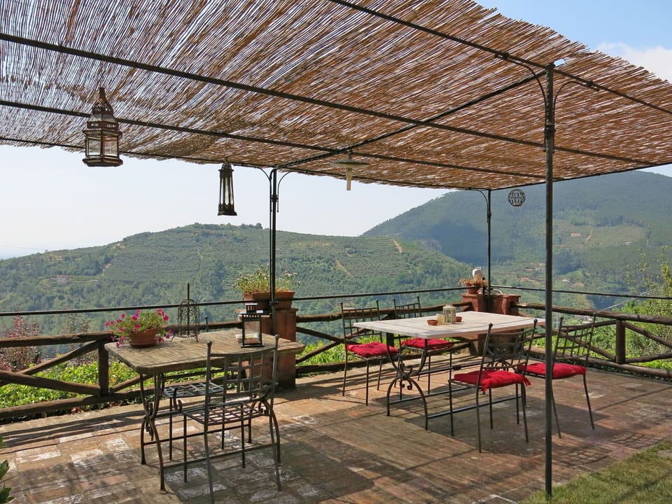 Table, Shade, Hill Station, Leisure, Real Estate, Rural Area, Building, House, Roof, Tourism