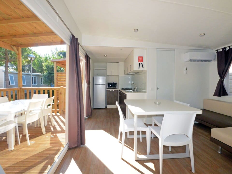 Property, Room, Building, Furniture, Interior Design, House, Floor, Real Estate, Dining Room, Table
