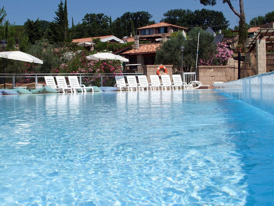 Water, Plant, Swimming Pool, Azure, Tree, Sky, Body Of Water, Leisure, Umbrella, Aqua
