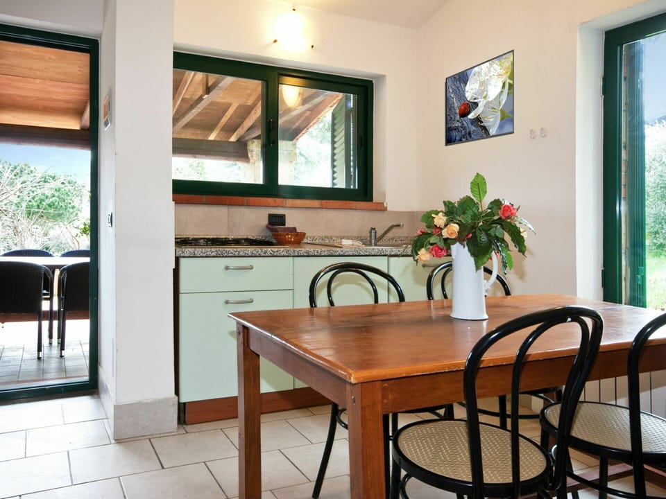 Room, Furniture, Property, Building, Table, Interior Design, House, Home, Floor, Kitchen