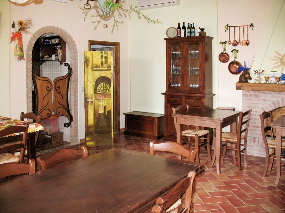 Room, Furniture, Interior Design, Property, Building, House, Table, Floor, Antique, Architecture