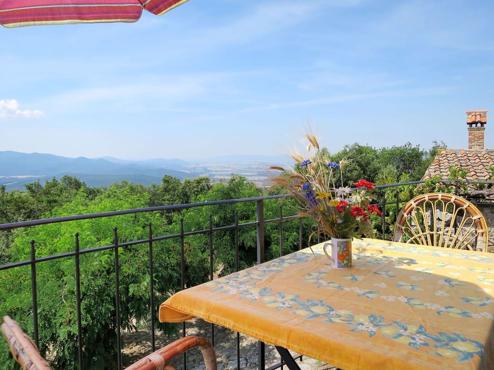 Property, Real Estate, Vacation, Mountain, Tourism, House, Leisure, Building, Balcony, Landscape