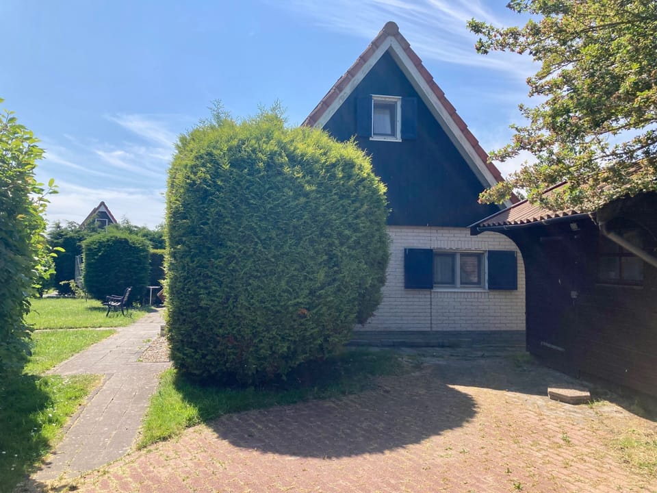 Bungalow, 2 Bedrooms, Terrace, Garden View | Parking | Limited parking