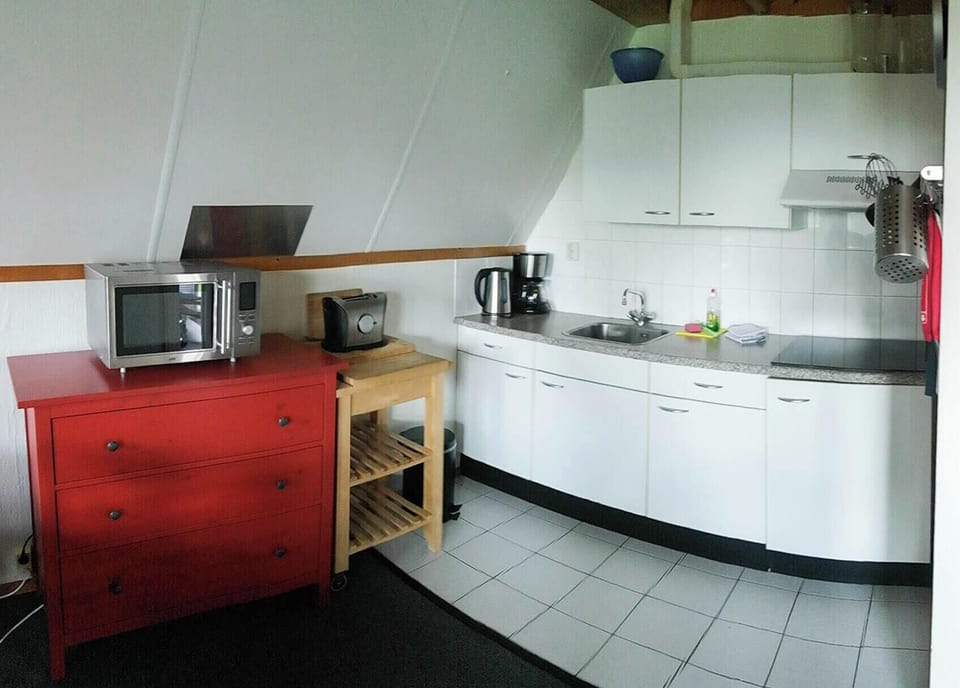 Bungalow, 3 Bedrooms, Balcony, Garden View | Interior