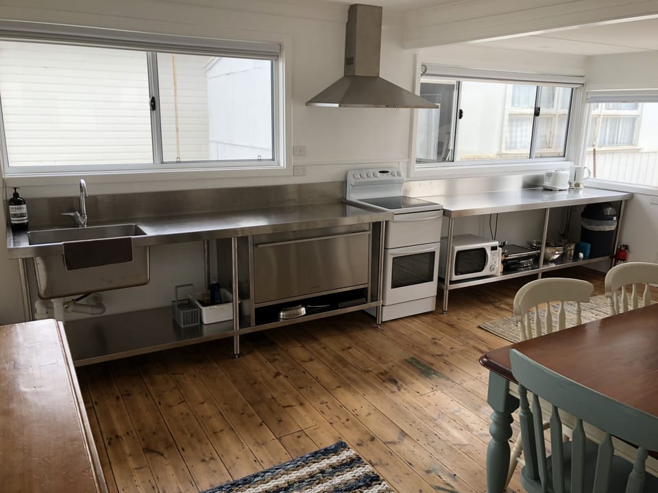 Kitchen. Note dishwasher under the bench next to the oven.