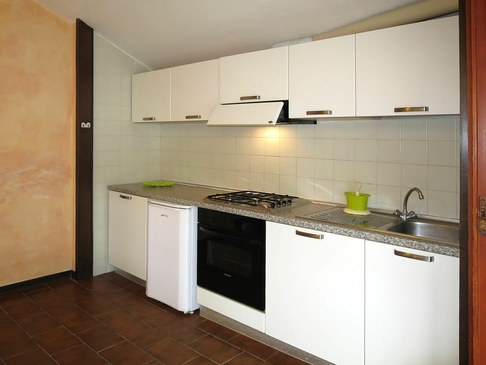 Kitchen Sink, Cabinetry, Property, Sink, Countertop, Tap, Kitchen Stove, Kitchen Appliance, Building, Stove