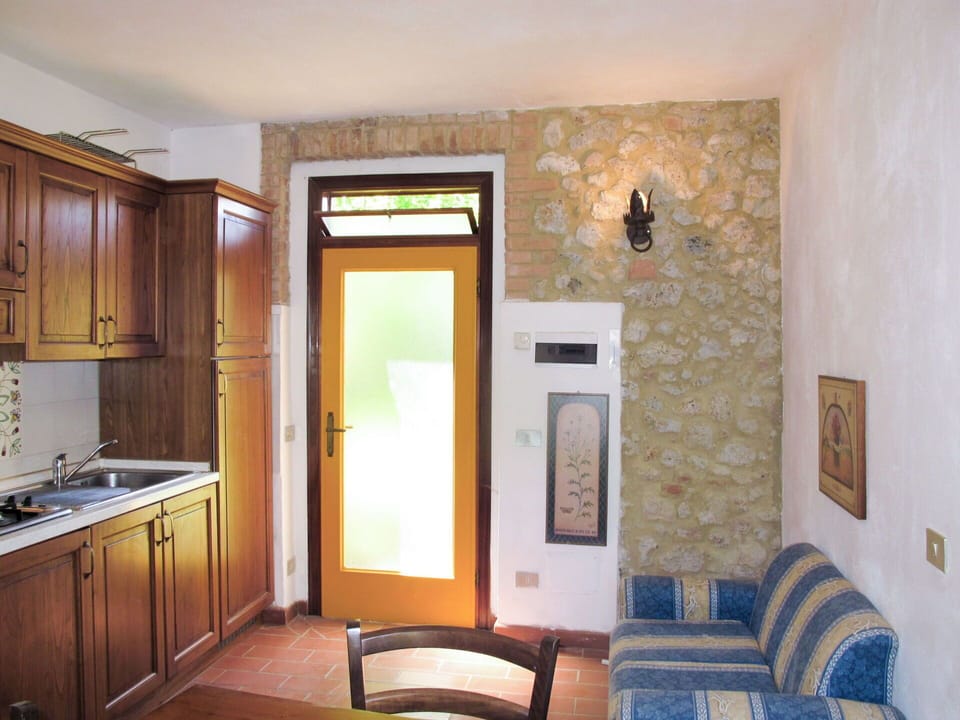 Room, Property, Interior Design, Furniture, Building, House, Wall, Floor, Architecture, Real Estate