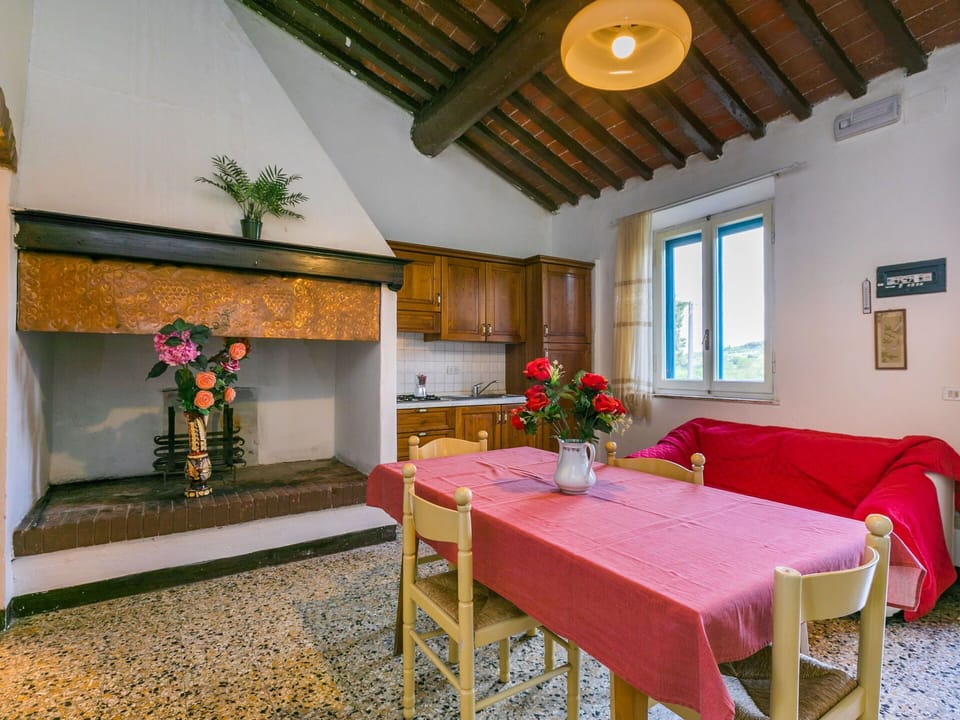 Flower, Furniture, Property, Plant, Table, Houseplant, Interior Design, Flowerpot, Floor, Window