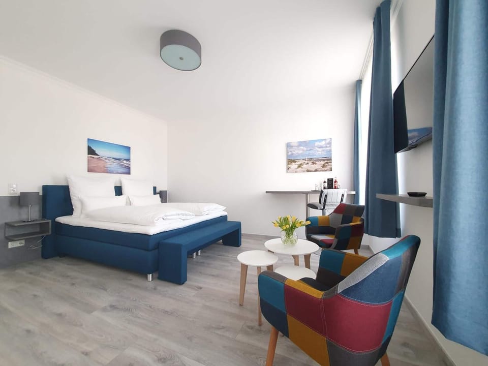 Hypo-allergenic bedding, in-room safe, soundproofing, free WiFi