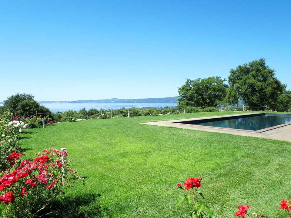 Natural Landscape, Property, Garden, Lawn, Grass, Sky, Real Estate, Land Lot, Yard, Botany