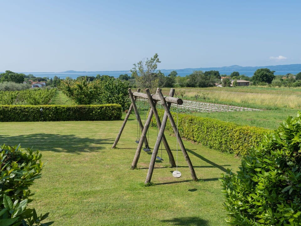 Plant, Sky, Plant Community, Natural Landscape, Land Lot, Tree, Grass, Grassland, Agriculture, Landscape