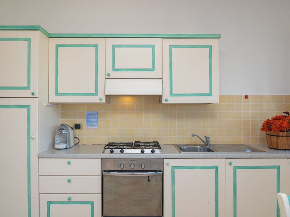 Cabinetry, Countertop, Property, Furniture, Sink, Kitchen Stove, Kitchen Sink, Kitchen, Tap, Interior Design