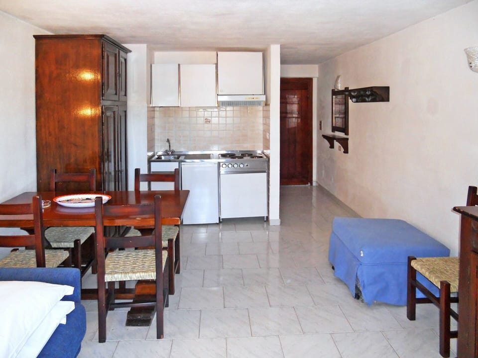 Room, Property, Furniture, Building, House, Interior Design, Floor, Suite, Table, Apartment