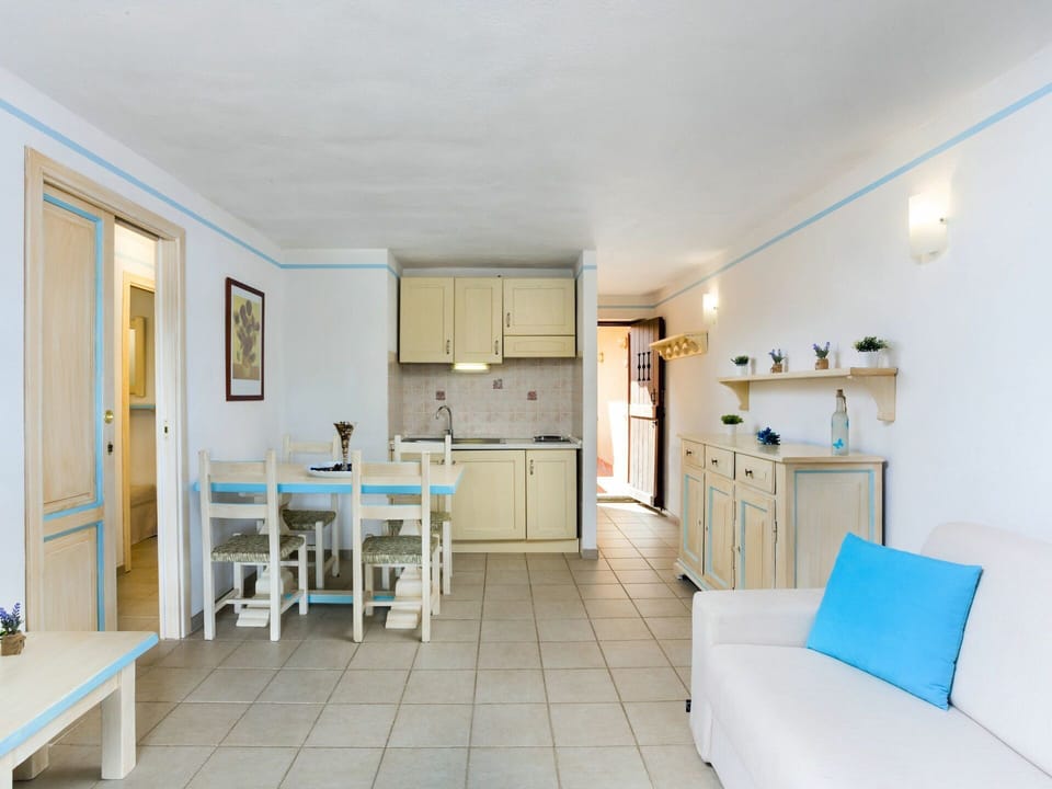 Room, Property, Furniture, Building, Interior Design, Ceiling, House, Floor, Real Estate, Table