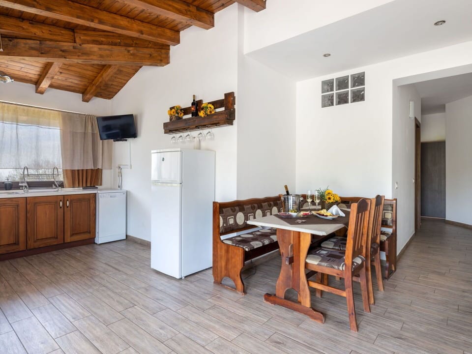 Building, Property, Cabinetry, Wood, Window, Table, Interior Design, Flooring, Floor, Countertop