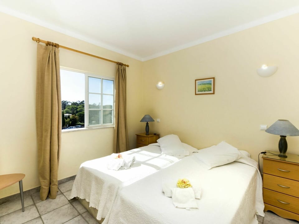 Bedroom, Room, Property, Bed, Furniture, Bed Sheet, Building, Bedding, Floor, Bed Frame