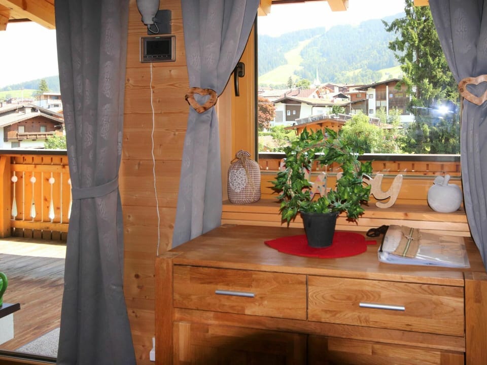 Plant, Property, Cabinetry, Building, Wood, Dresser, Drawer, Houseplant, Interior Design, Shade