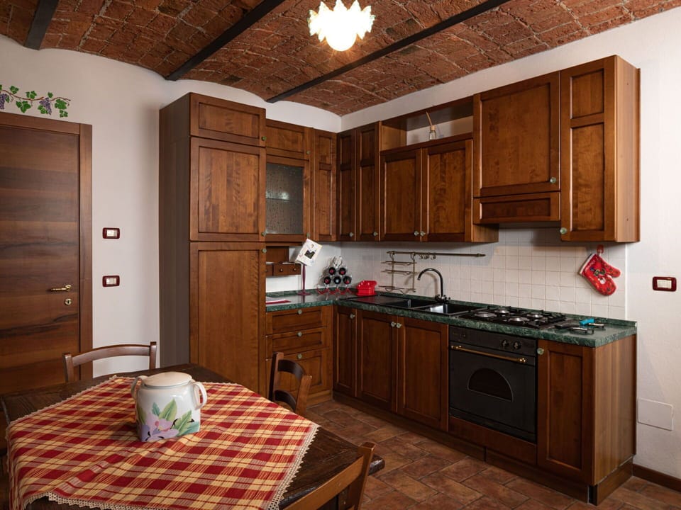 Cabinetry, Countertop, Furniture, Property, Sink, Building, Drawer, Kitchen Sink, Wood, Table
