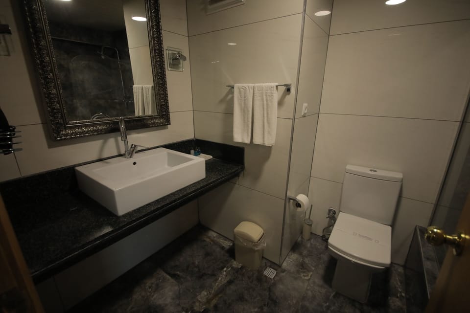 Standard Room | Bathroom | Shower, towels