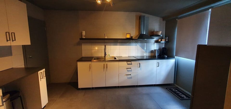 Coffee/tea maker, electric kettle, highchair
