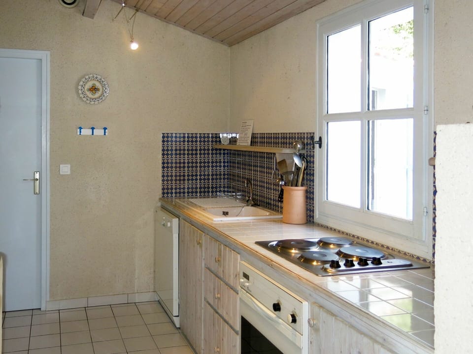 Property, Room, Building, Furniture, Kitchen, Tile, Real Estate, House, Cabinetry, Ceiling