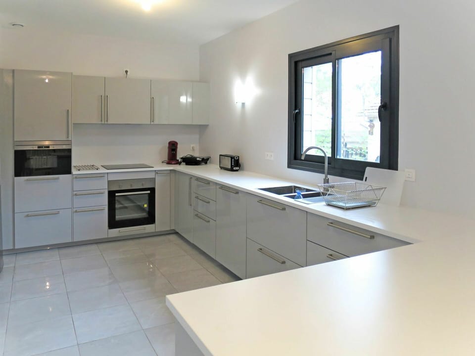 Property, Room, Furniture, Countertop, Kitchen, Cabinetry, Interior Design, Building, Floor, House