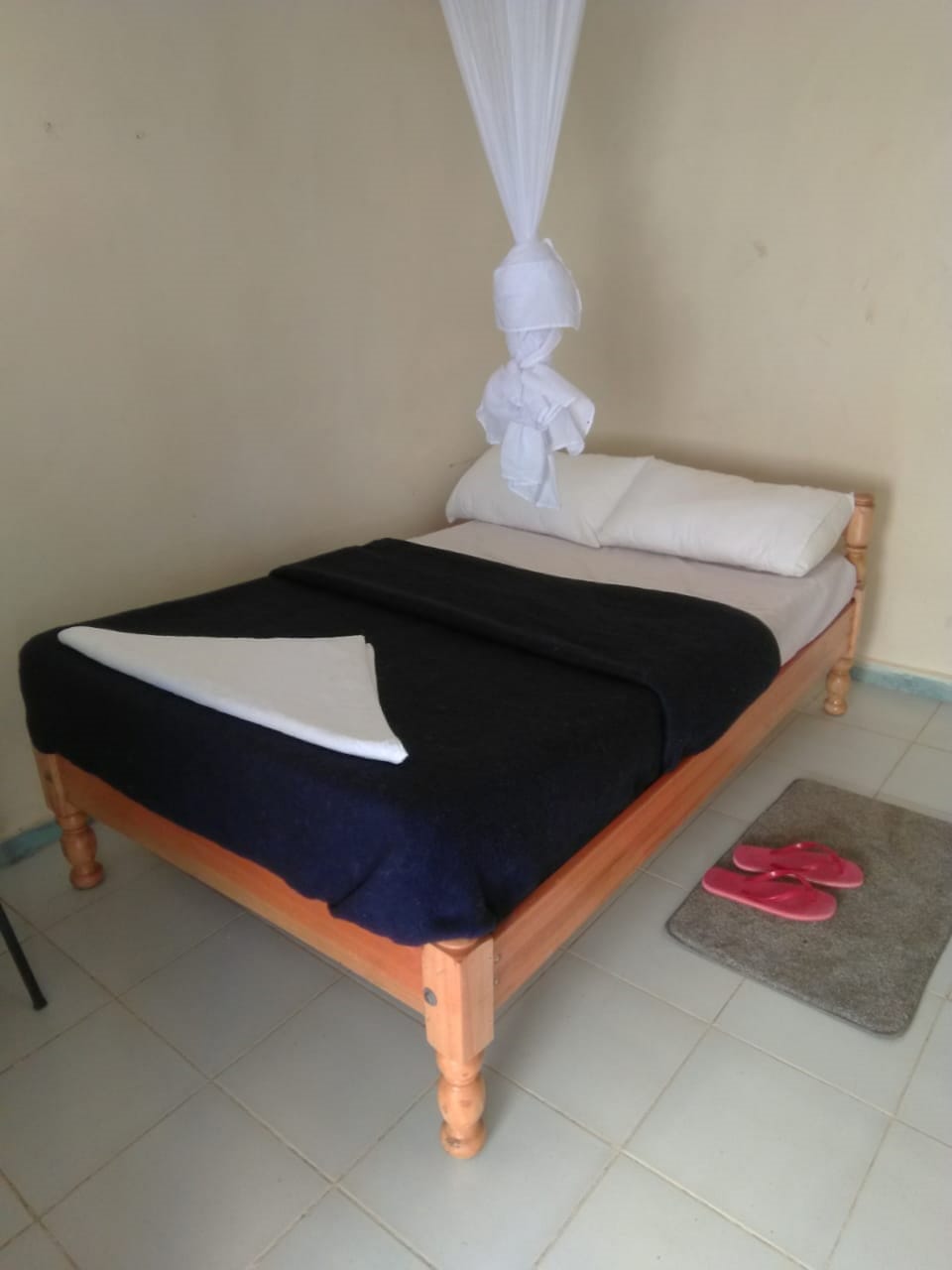 Double Room | Desk, bed sheets