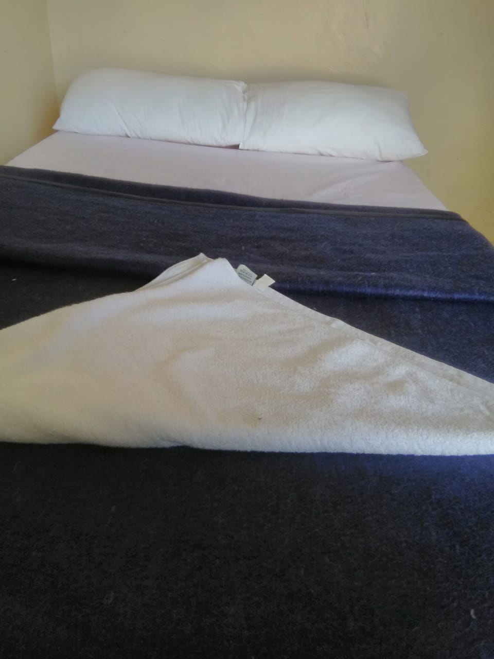 Double Room | Desk, bed sheets