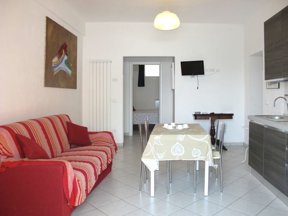 Room, Property, Furniture, Interior Design, Floor, Living Room, Building, Wall, House, Table