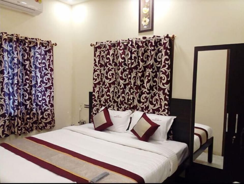 Soundproofing, iron/ironing board, free WiFi, bed sheets