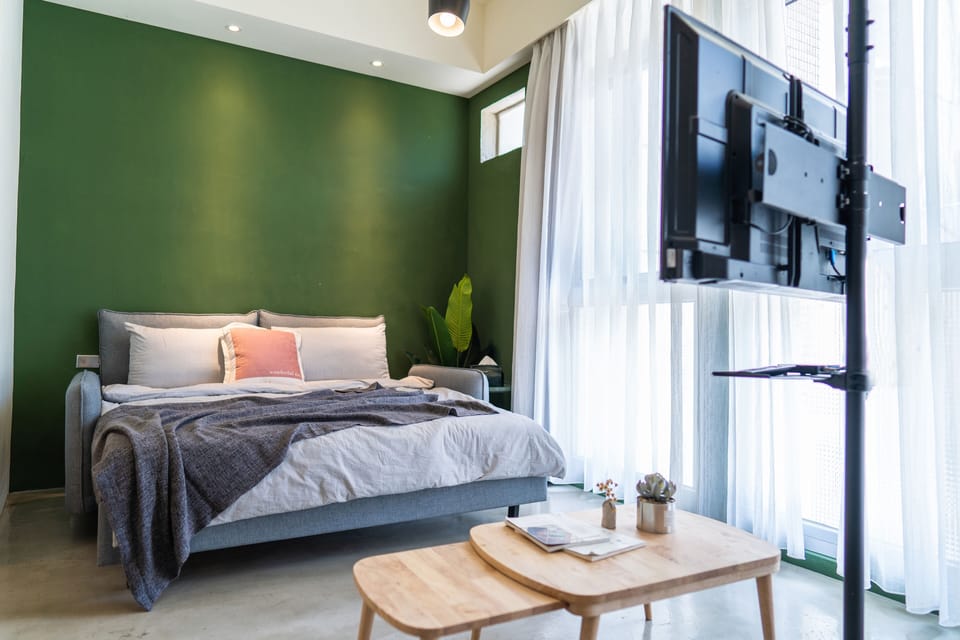Deluxe Double Room, Bathtub | Desk, laptop workspace, soundproofing, free WiFi