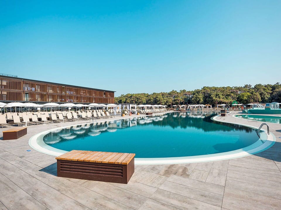 Water, Sky, Building, Swimming Pool, Azure, Sunlounger, Outdoor Furniture, Tree, House, Condominium